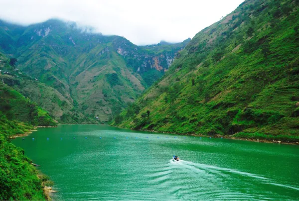 Sông Nho Quế – Mạch sống tươi mát của vùng đất Hà Giang