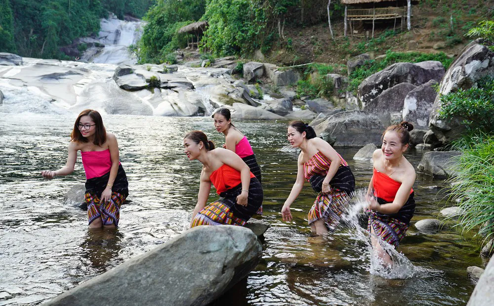 Thác 7 tầng – Điểm đến trekking hấp dẫn du khách nhất tại Nghệ An