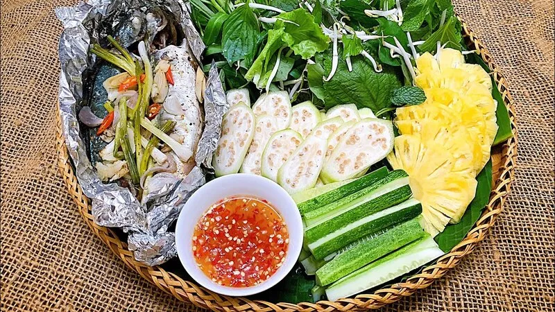 Thưởng thức cá hấp cuốn bánh tráng ngon tuyệt ai cũng mê