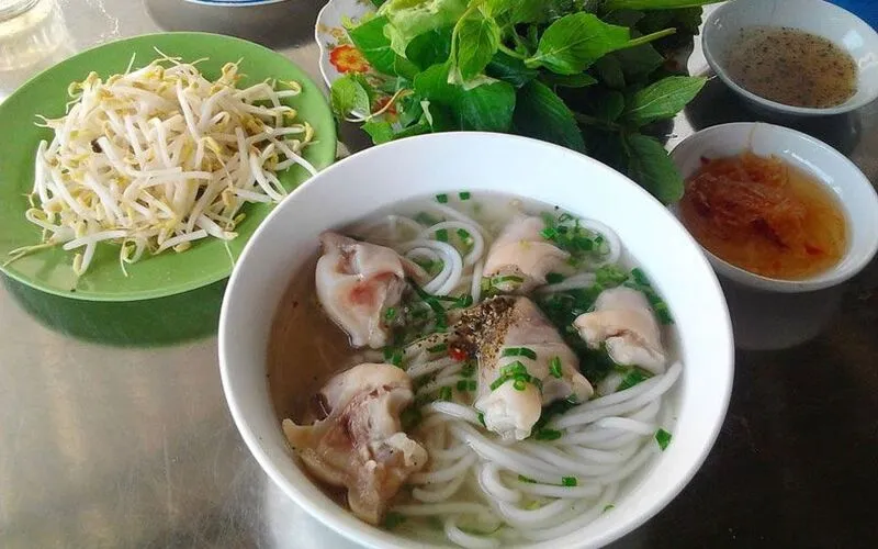 Tổng hợp top 14 quán bánh canh giò heo được yêu thích ở Sài Gòn