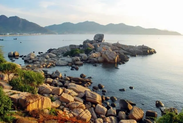 Top 10 bãi biển Nha Trang đẹp nổi tiếng nhất định phải ghé