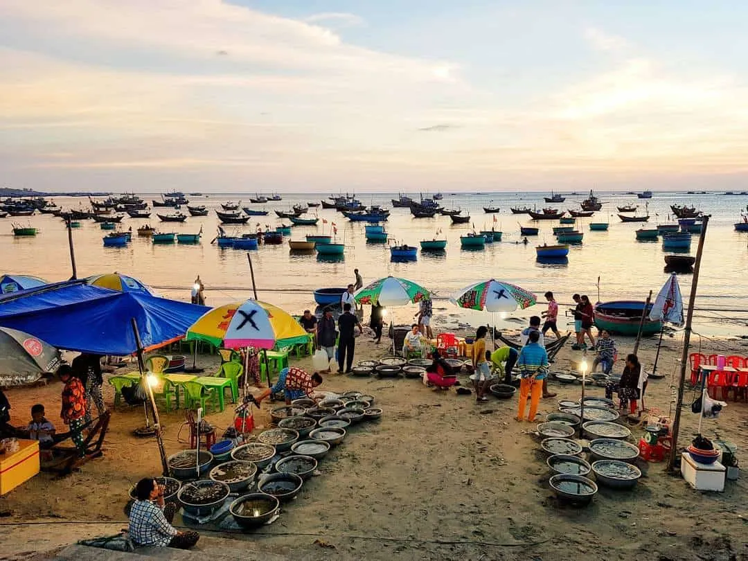 Top 10 chợ hải sản Mũi Né tươi, ngon, nổi tiếng nhất