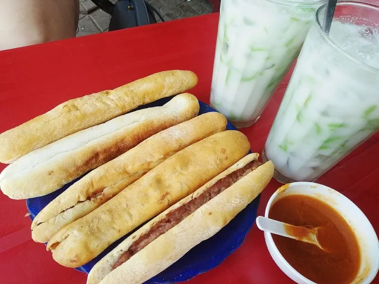 Top 10 địa chỉ bán bánh mì cay Hải Phòng – Có quán quen của bạn?