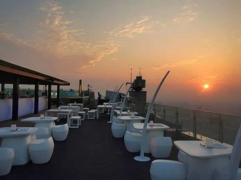 Top 10 quán cafe rooftop Hà Nội nổi tiếng view xịn đẹp mê mẩn