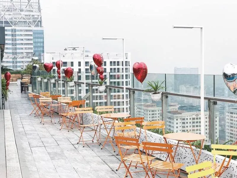 Top 10 quán cafe rooftop Hà Nội nổi tiếng view xịn đẹp mê mẩn