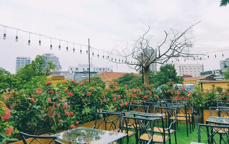 Top 10 quán cafe rooftop Hà Nội nổi tiếng view xịn đẹp mê mẩn