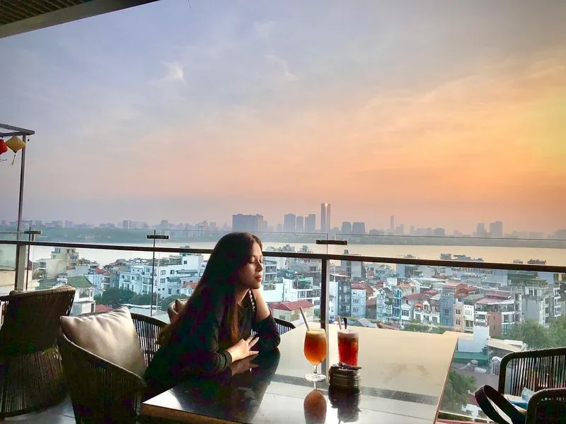 Top 10 quán cafe rooftop Hà Nội nổi tiếng view xịn đẹp mê mẩn