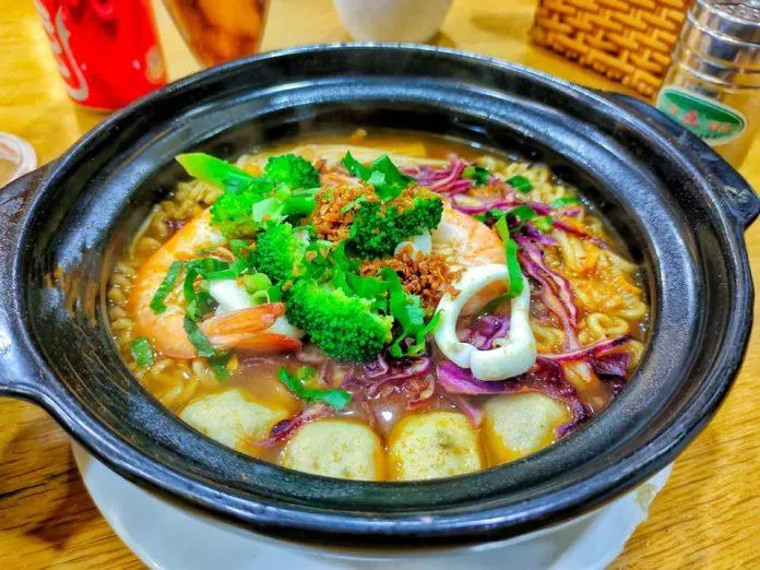 TOP 10 quán mỳ cay ngon nhất Sài Gòn: “Cay xoắn lưỡi” – Vừa ăn vừa “khóc”