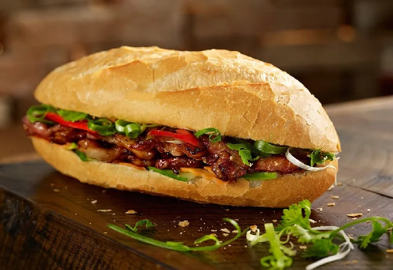 Top 15 địa chỉ bán bánh mì Hà Nội ngon khó cưỡng