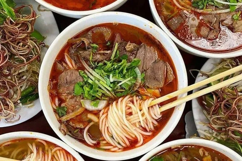  Top 15 quán bún bò Huế cực gây nghiện ở Hà Nội 