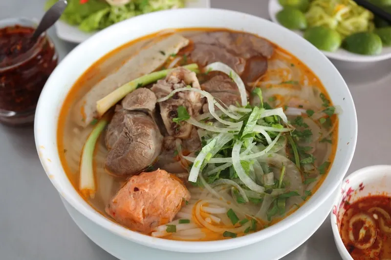  Top 15 quán bún bò Huế cực gây nghiện ở Hà Nội 