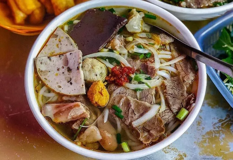  Top 15 quán bún bò Huế cực gây nghiện ở Hà Nội 