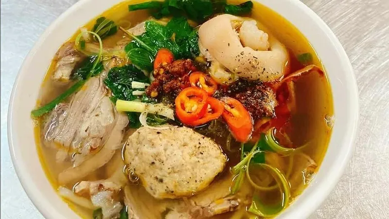  Top 15 quán bún bò Huế cực gây nghiện ở Hà Nội 