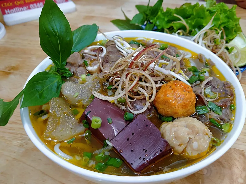  Top 15 quán bún bò Huế cực gây nghiện ở Hà Nội 