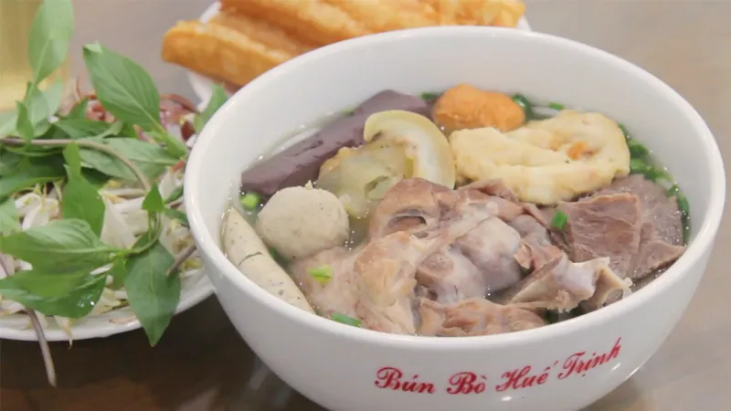  Top 15 quán bún bò Huế cực gây nghiện ở Hà Nội 