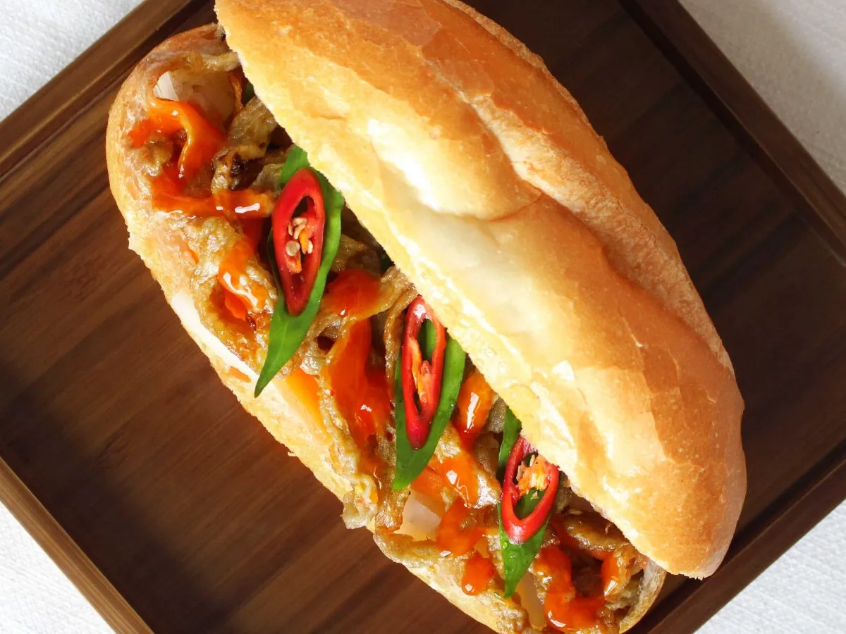 Top 6 bánh mì chả cá Nha Trang ngon nức tiếng nhất