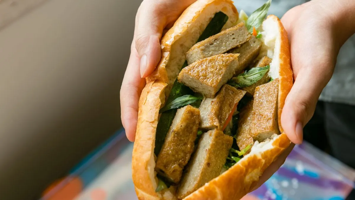 Top 6 bánh mì chả cá Nha Trang ngon nức tiếng nhất