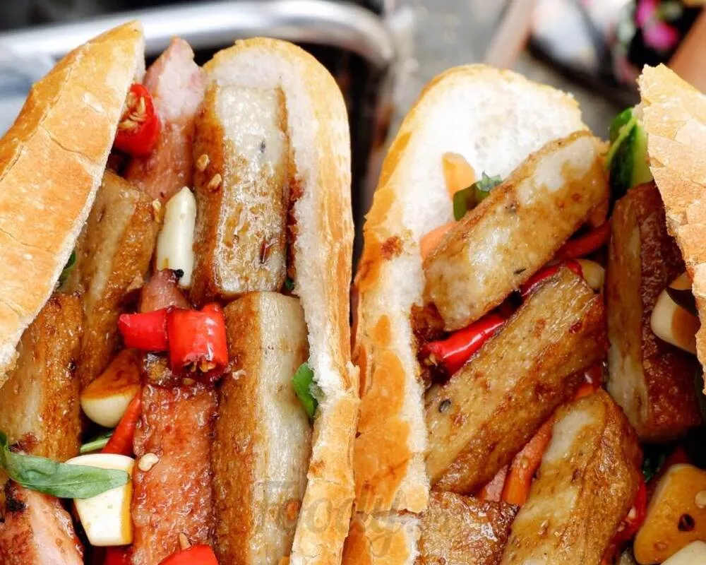 Top 6 bánh mì chả cá Nha Trang ngon nức tiếng nhất